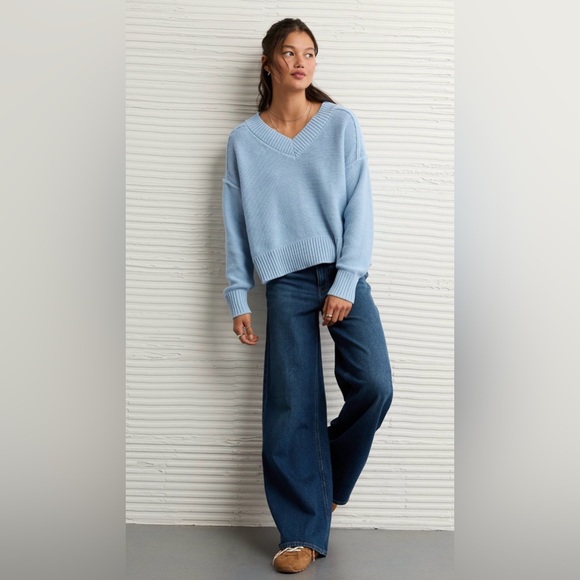 American Eagle Outfitters Tops - NWT American Eagle V Neck Sweater